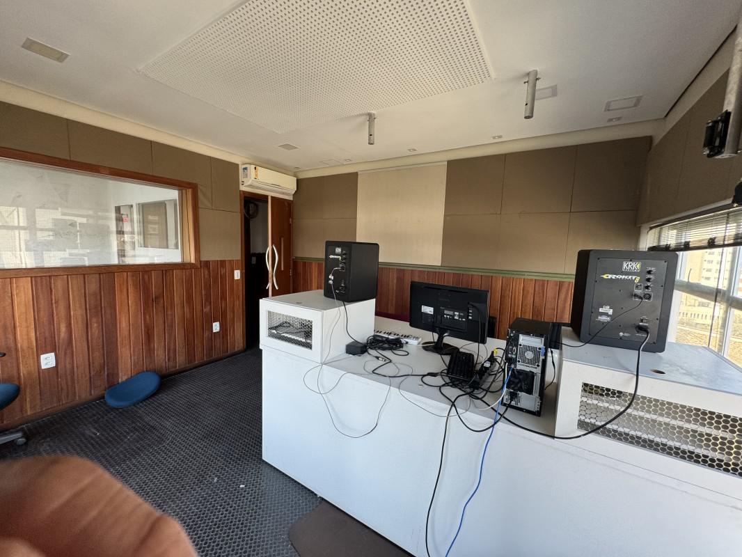 Andar, Centro, 0 Quarto, 10 Vagas