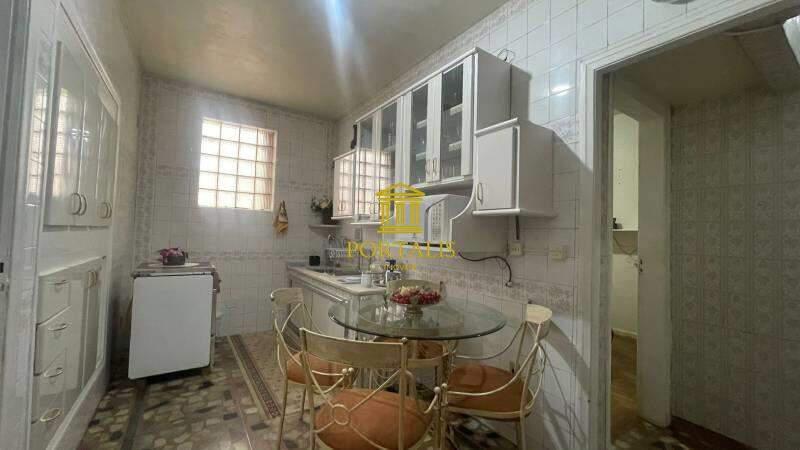 Apartamento, Centro, 4 Quartos, 0 Vaga, 1 Suíte