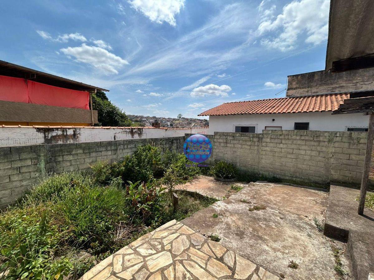 Casa, Centro, 3 Quartos, 0 Vaga