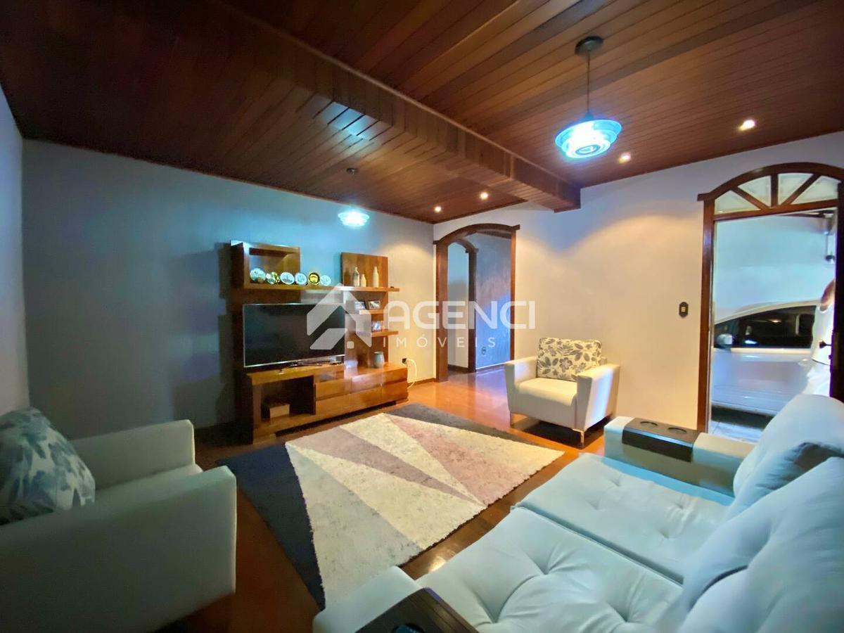 Casa, Camargos, 5 Quartos, 0 Vaga, 1 Suíte