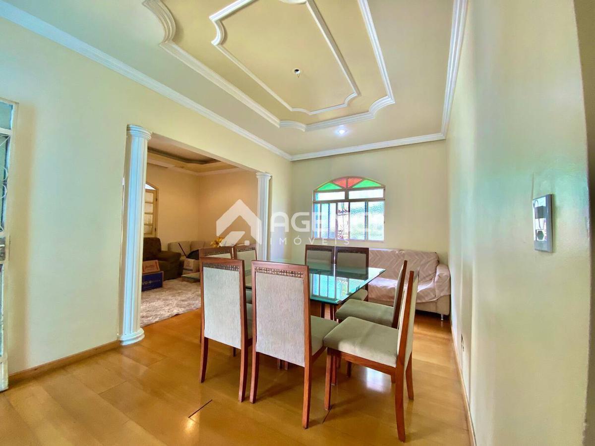 Casa, Camargos, 3 Quartos, 0 Vaga, 1 Suíte