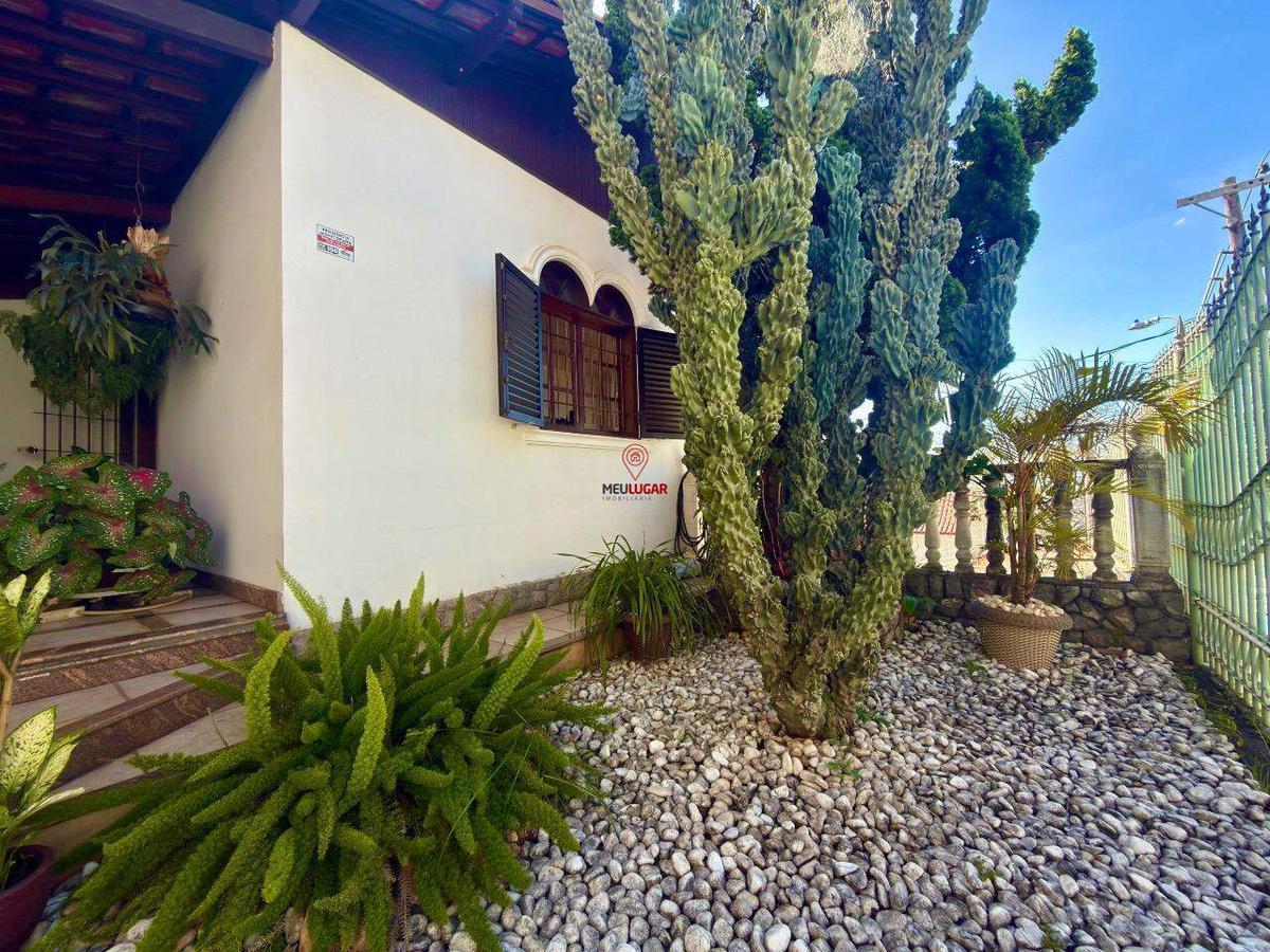 Casa, Barreiro, 3 Quartos, 5 Vagas, 1 Suíte
