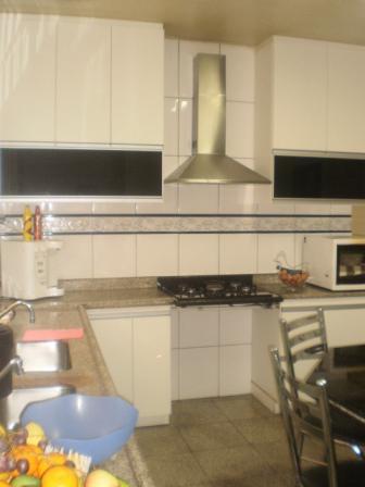 Casa, Santa Terezinha, 3 Quartos, 8 Vagas, 1 Suíte