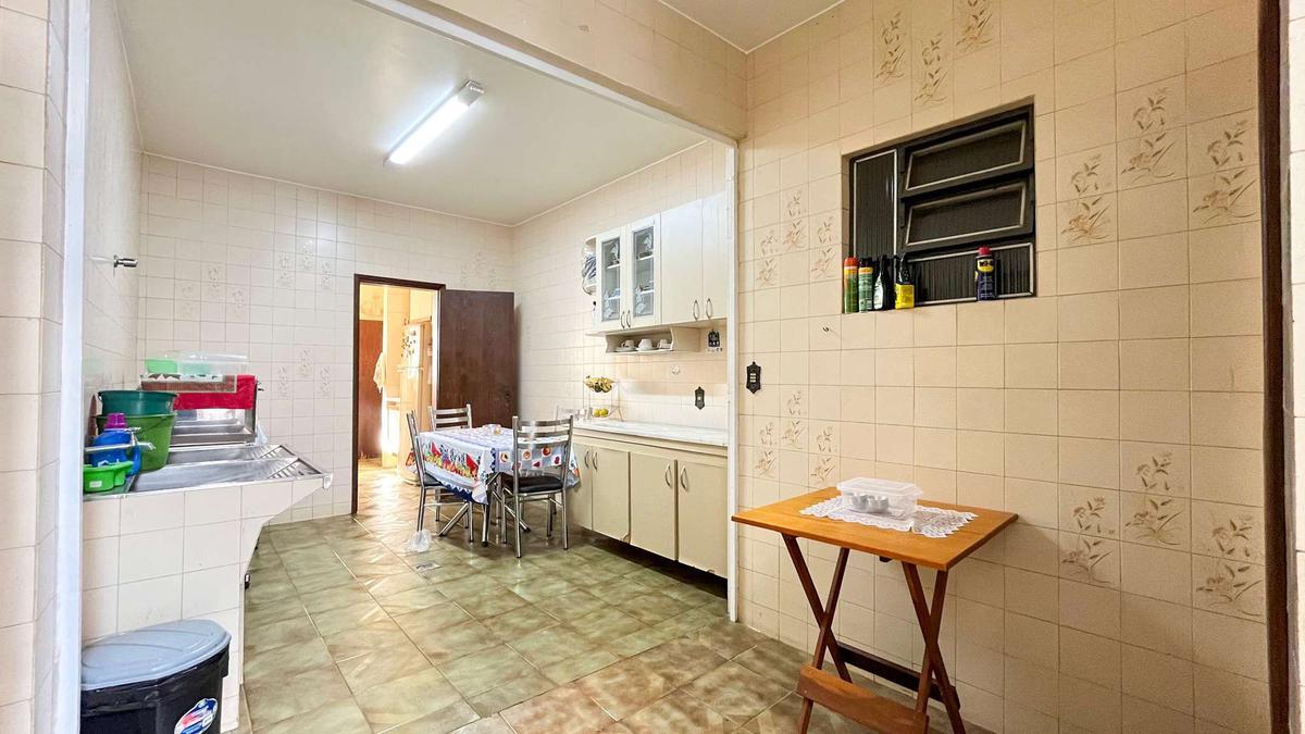 Casa, Luxemburgo, 5 Quartos, 4 Vagas, 2 Suítes