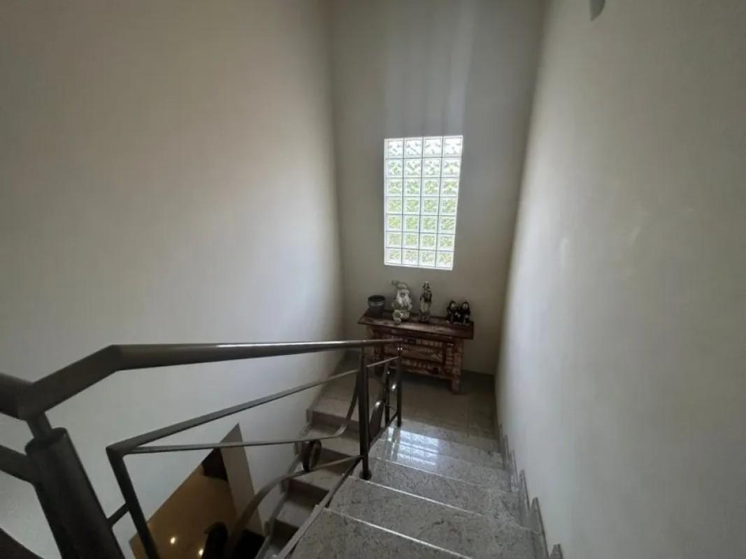 Casa, Centro, 4 Quartos, 5 Vagas, 1 Suíte