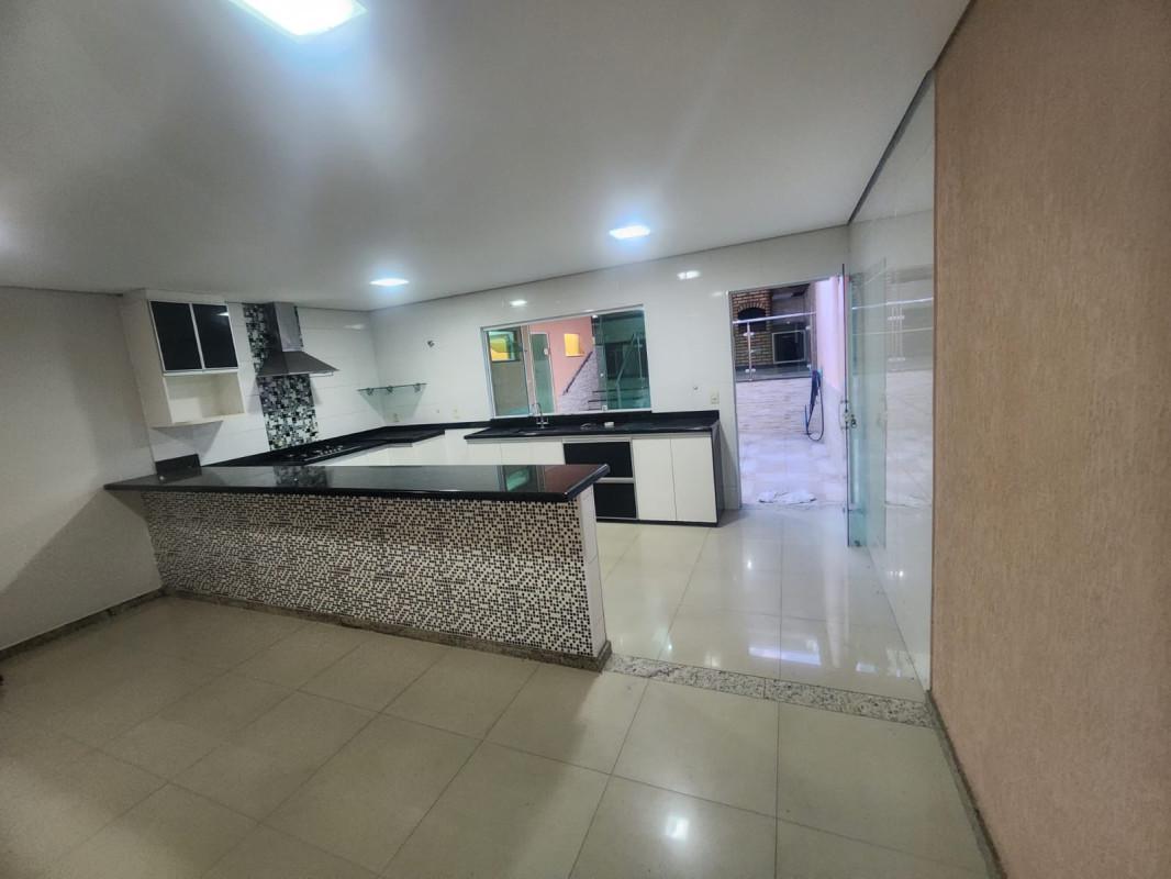 Casa, Vale das Amendoeiras, 3 Quartos, 4 Vagas, 1 Suíte