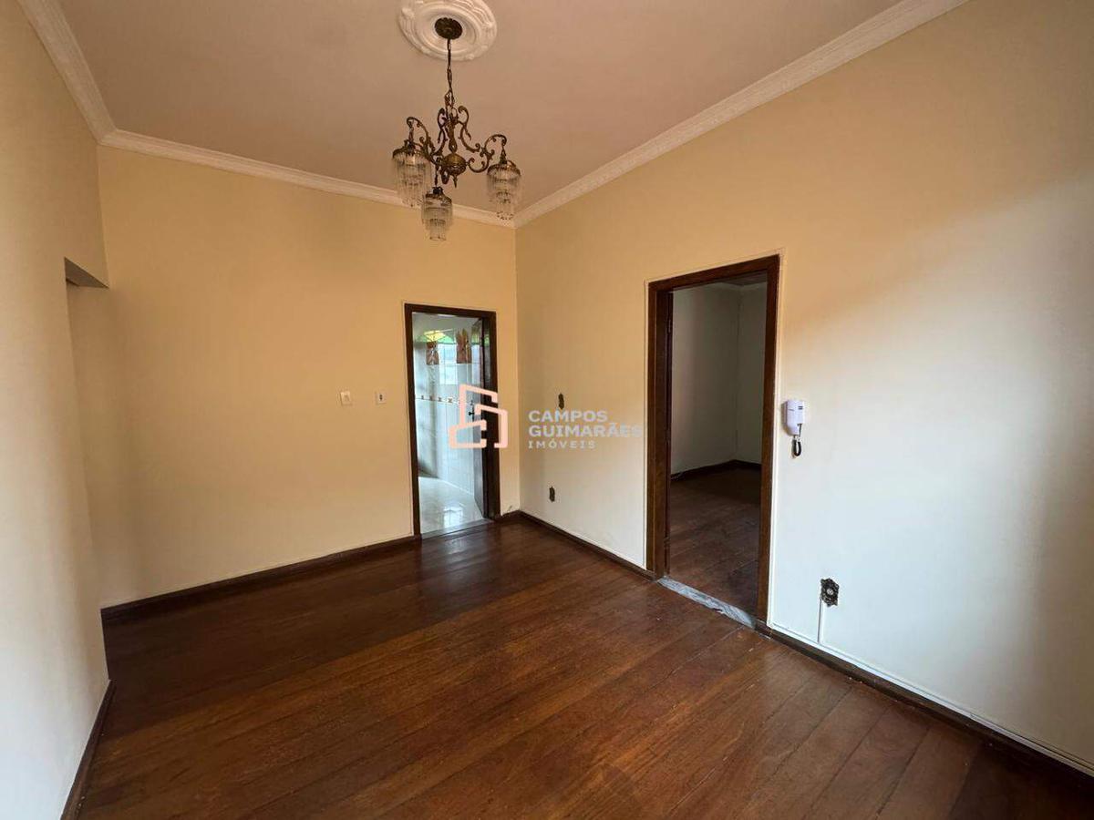 Casa, Industrial, 4 Quartos, 2 Vagas, 2 Suítes