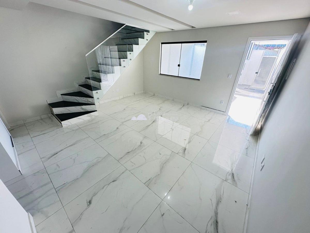 Casa, Floramar, 3 Quartos, 2 Vagas, 1 Suíte