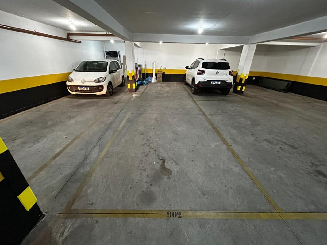 Sala, Savassi, 0 Quarto, 2 Vagas