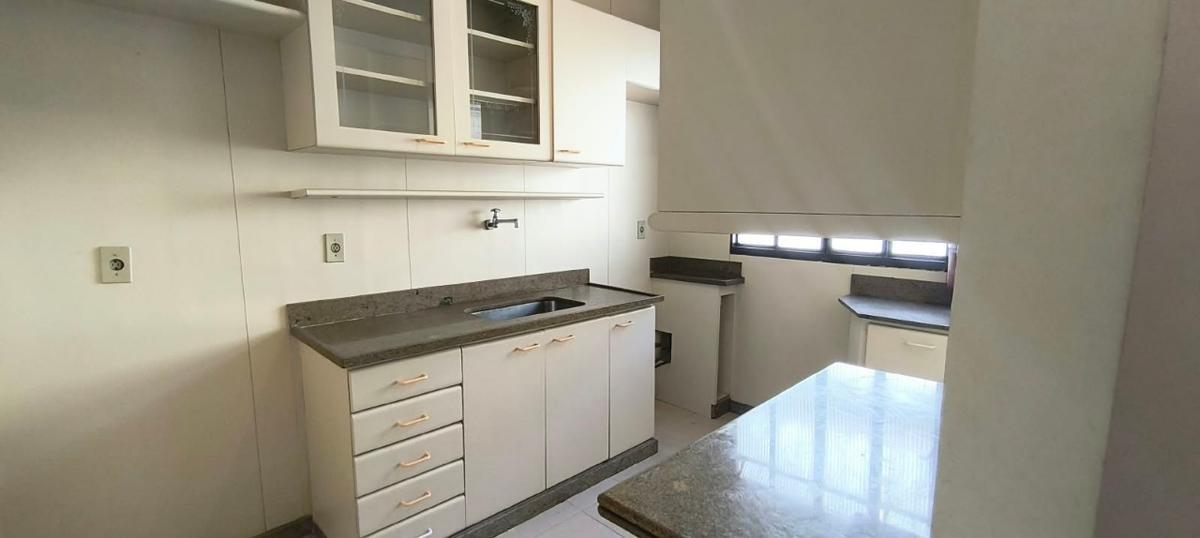 Apartamento, Sagrada Família, 2 Quartos, 1 Vaga, 1 Suíte