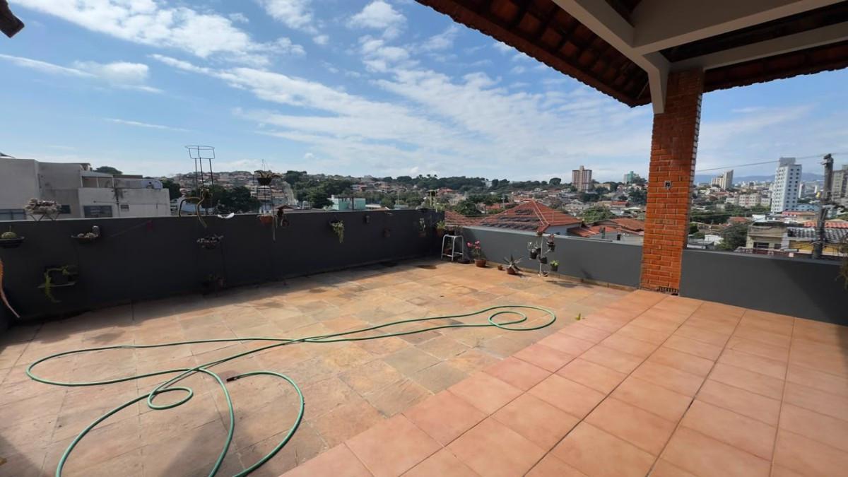 Casa, João Pinheiro, 7 Quartos, 2 Vagas, 2 Suítes