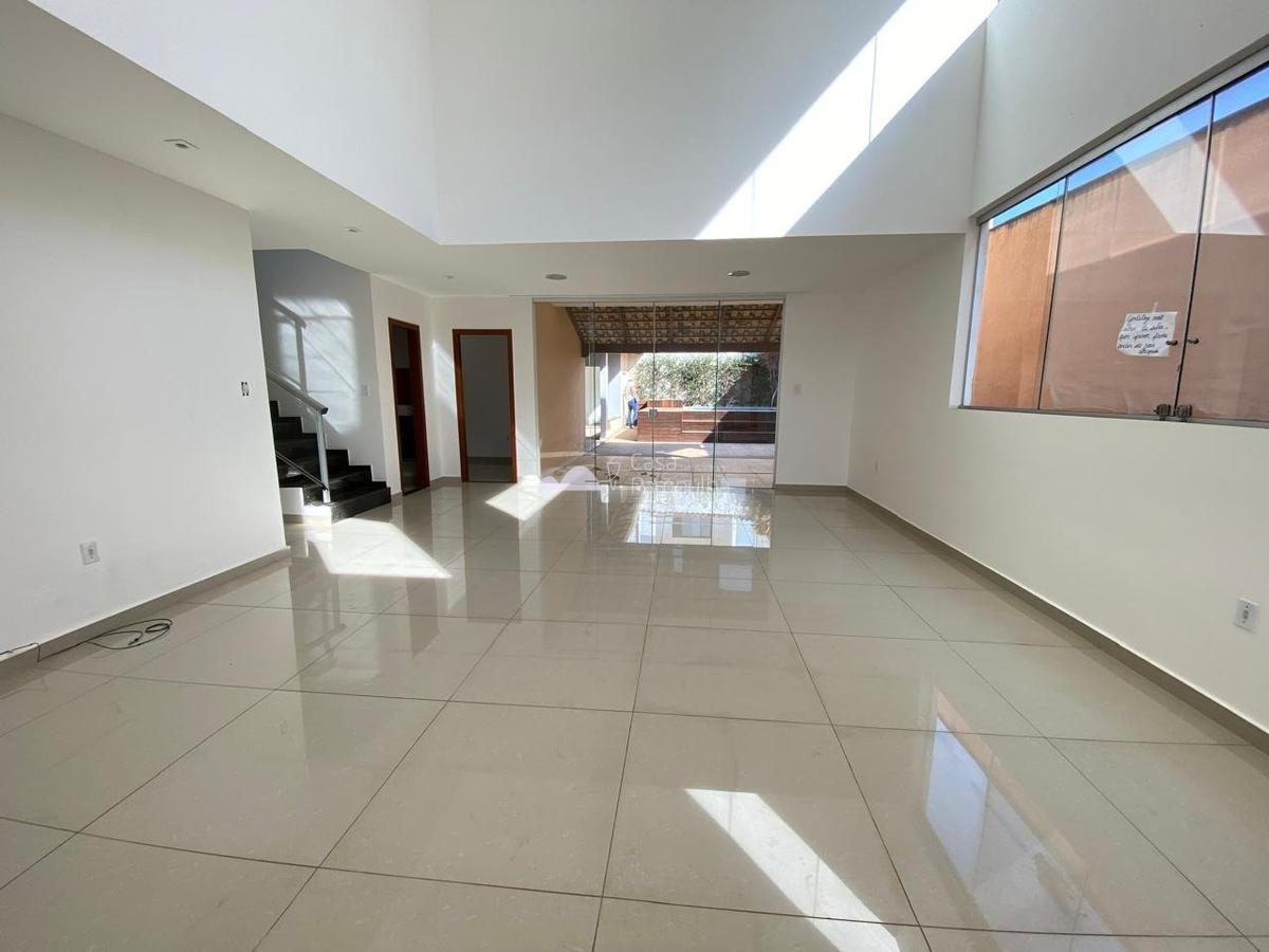 Casa, Trevo, 5 Quartos, 4 Vagas, 3 Suítes