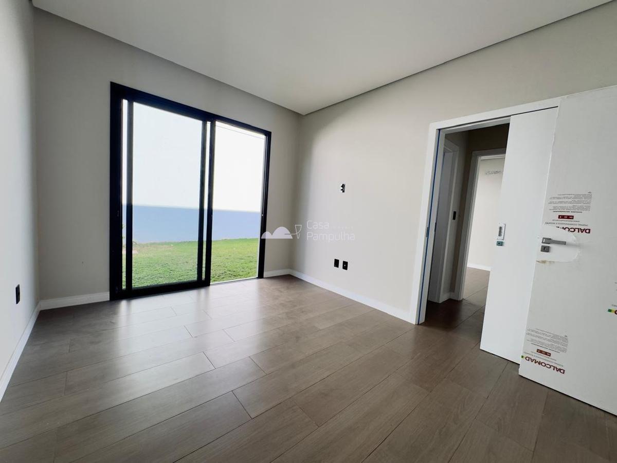 Casa, Trevo, 4 Quartos, 3 Vagas, 3 Suítes