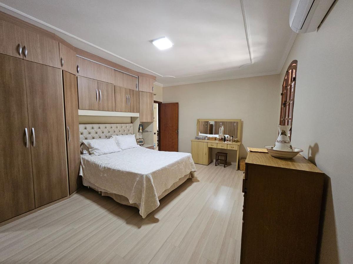 Casa, Santa Cruz, 4 Quartos, 6 Vagas, 1 Suíte