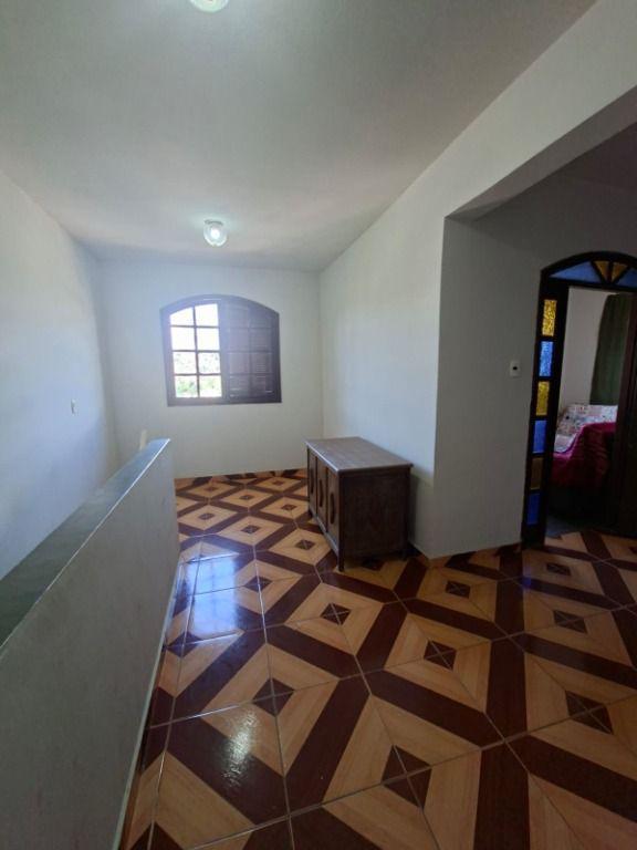 Casa, Centro, 4 Quartos, 0 Vaga