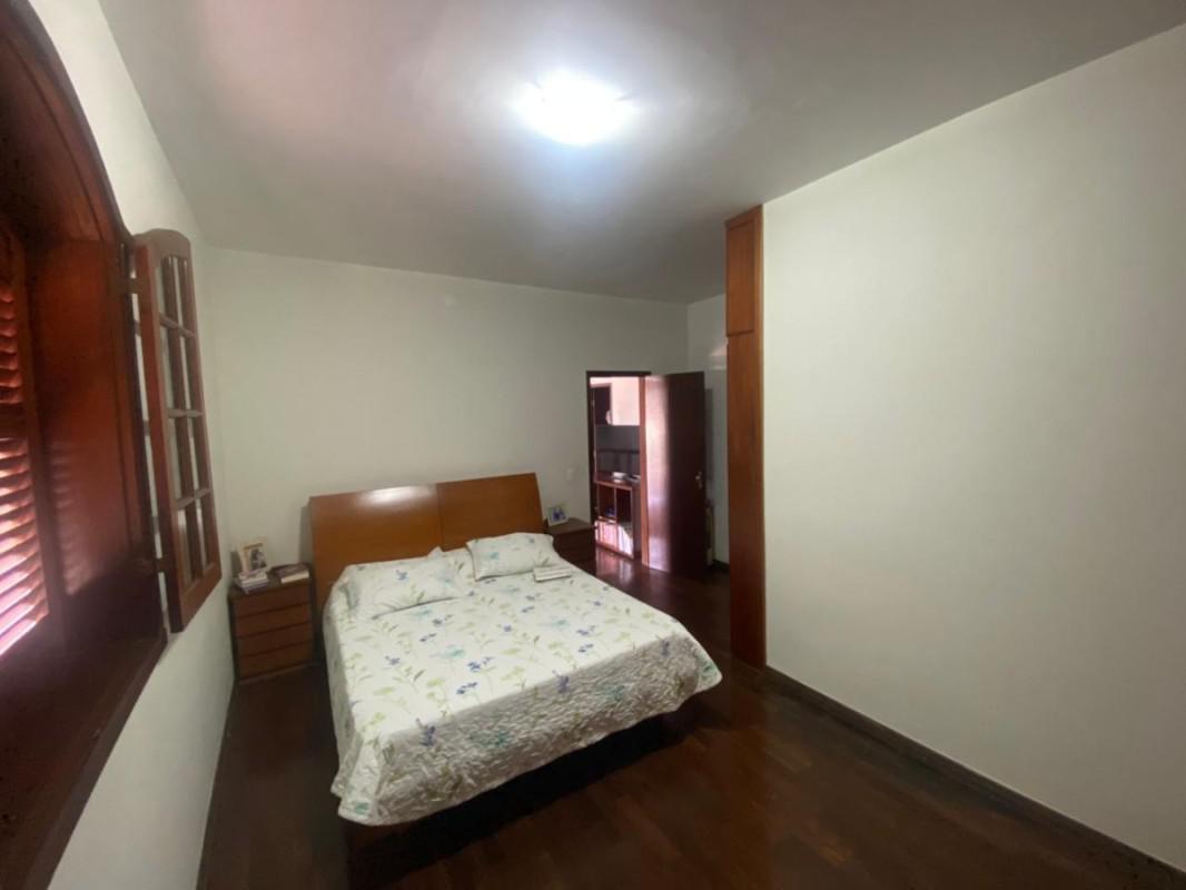 Casa Comercial, Goiânia, 4 Quartos, 2 Vagas, 2 Suítes