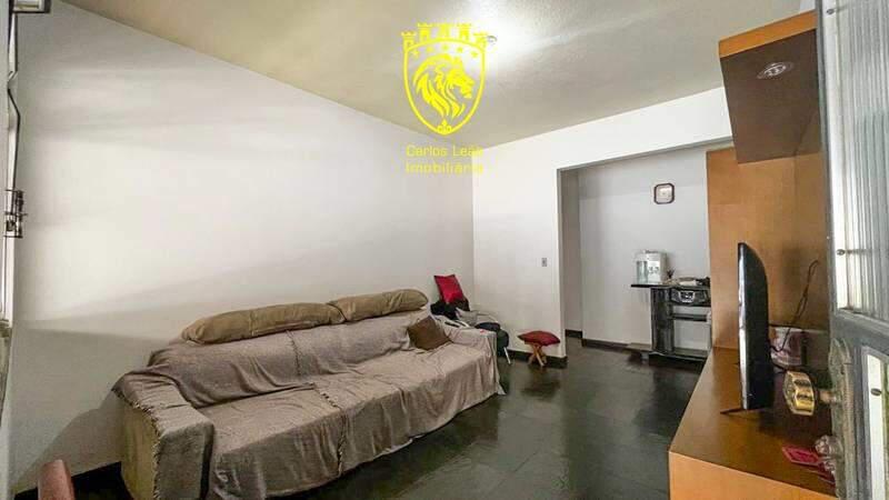 Casa, Santa Terezinha, 4 Quartos, 5 Vagas, 1 Suíte