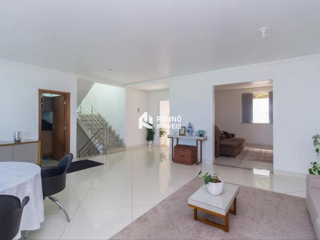 Casa, Estoril, 4 Quartos, 3 Vagas, 4 Suítes