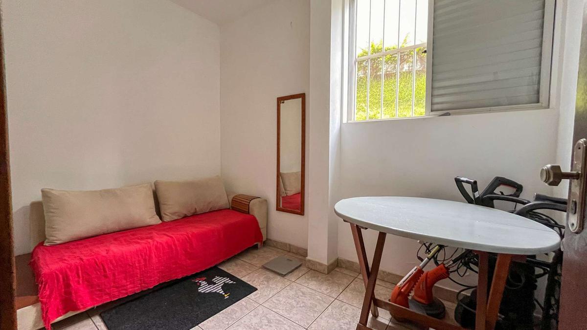 Casa, Buritis, 5 Quartos, 0 Vaga, 1 Suíte