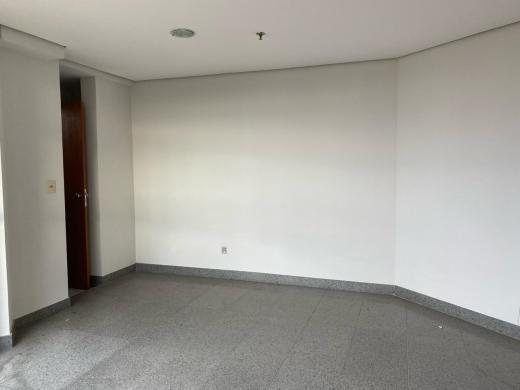 Conjunto de Salas, Funcionários, 4 Vagas