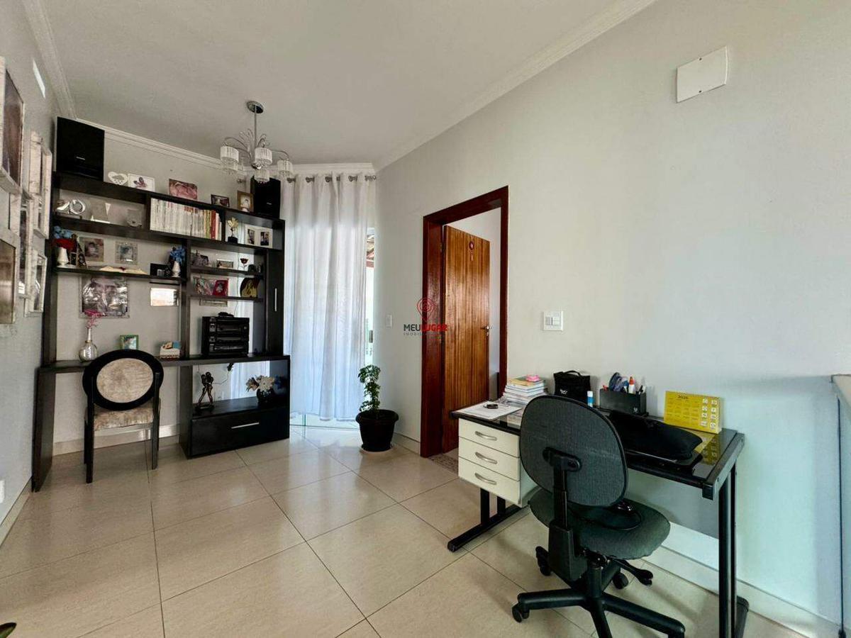 Casa, Miramar (barreiro), 4 Quartos, 3 Vagas, 1 Suíte