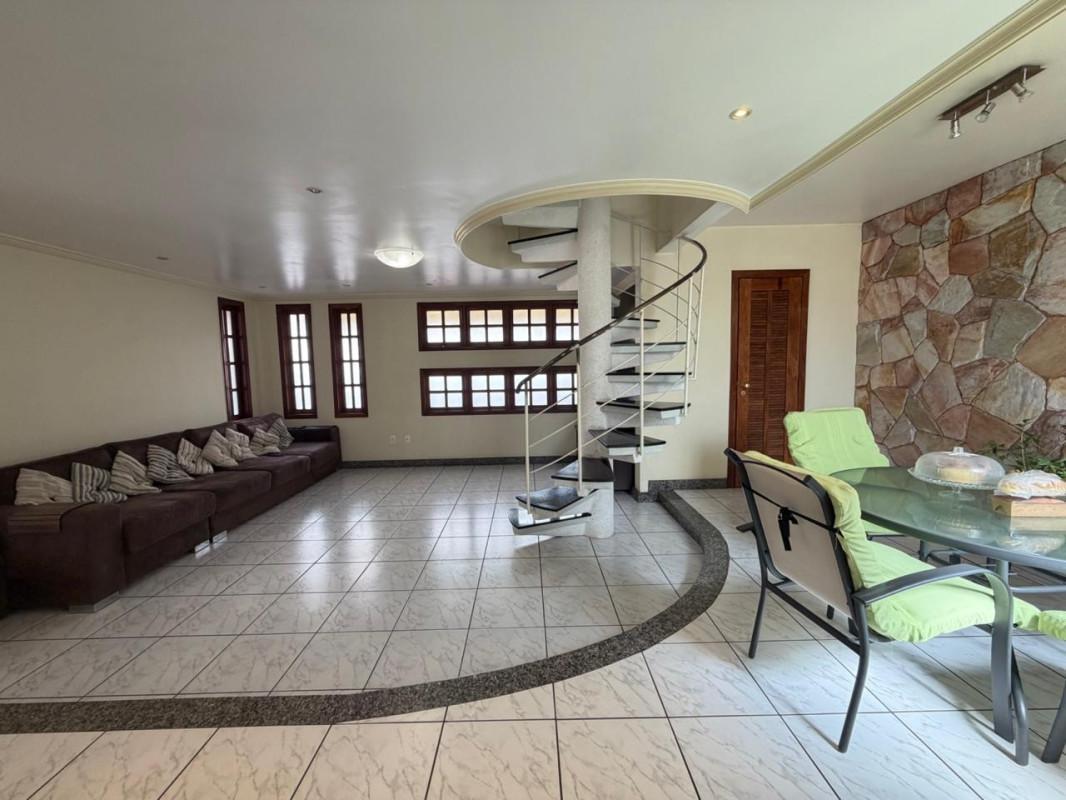 Casa, Castelo, 3 Quartos, 8 Vagas, 1 Suíte