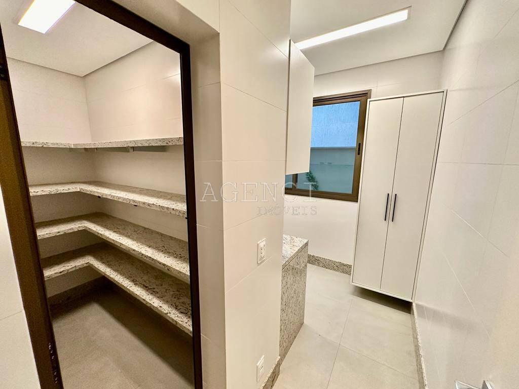 Casa, Alphaville - Lagoa dos Ingleses, 4 Quartos, 0 Vaga, 4 Suítes