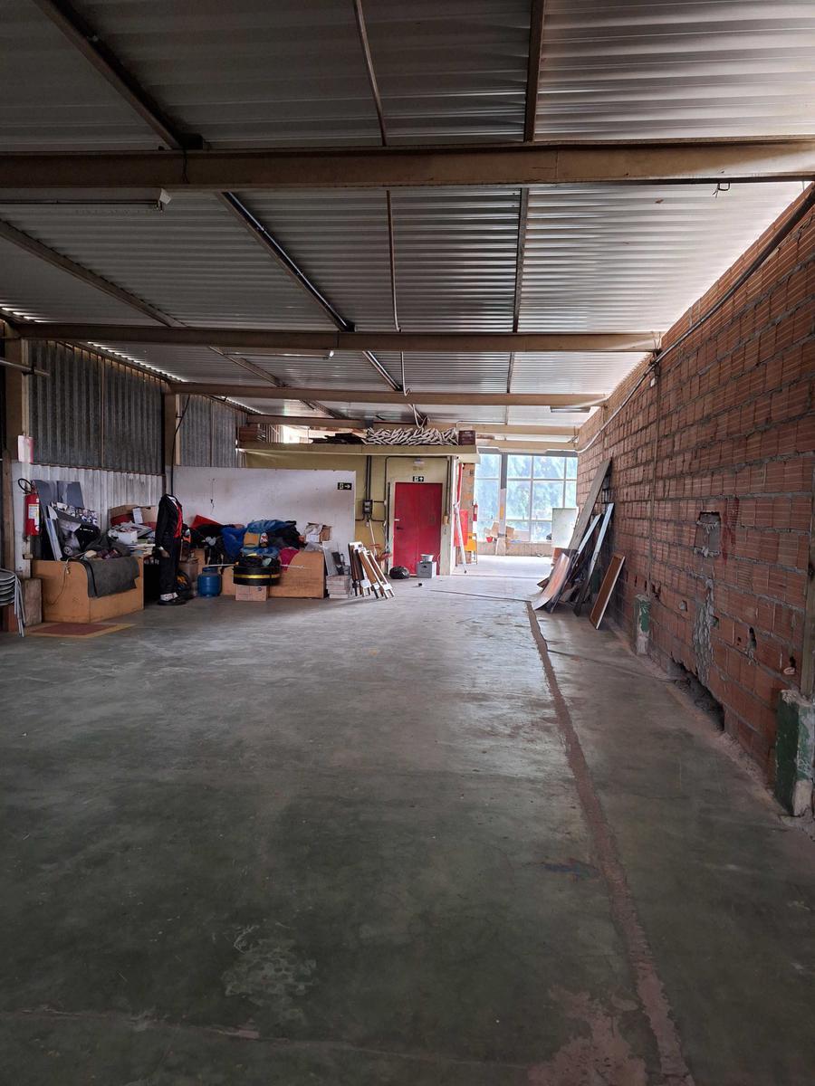 Prédio, Barro Preto, 6 Quartos, 0 Vaga
