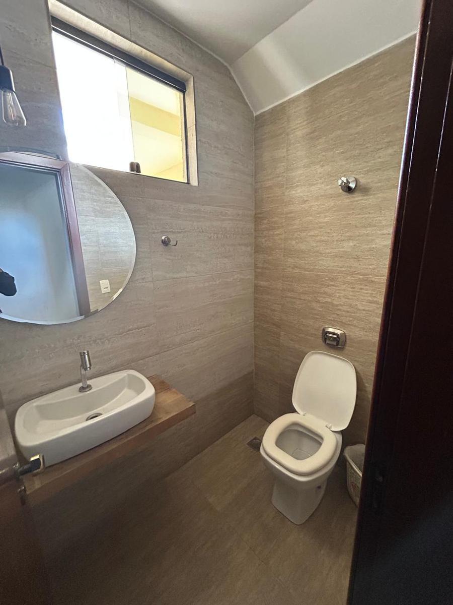 Casa, Castelo, 4 Quartos, 2 Vagas, 1 Suíte