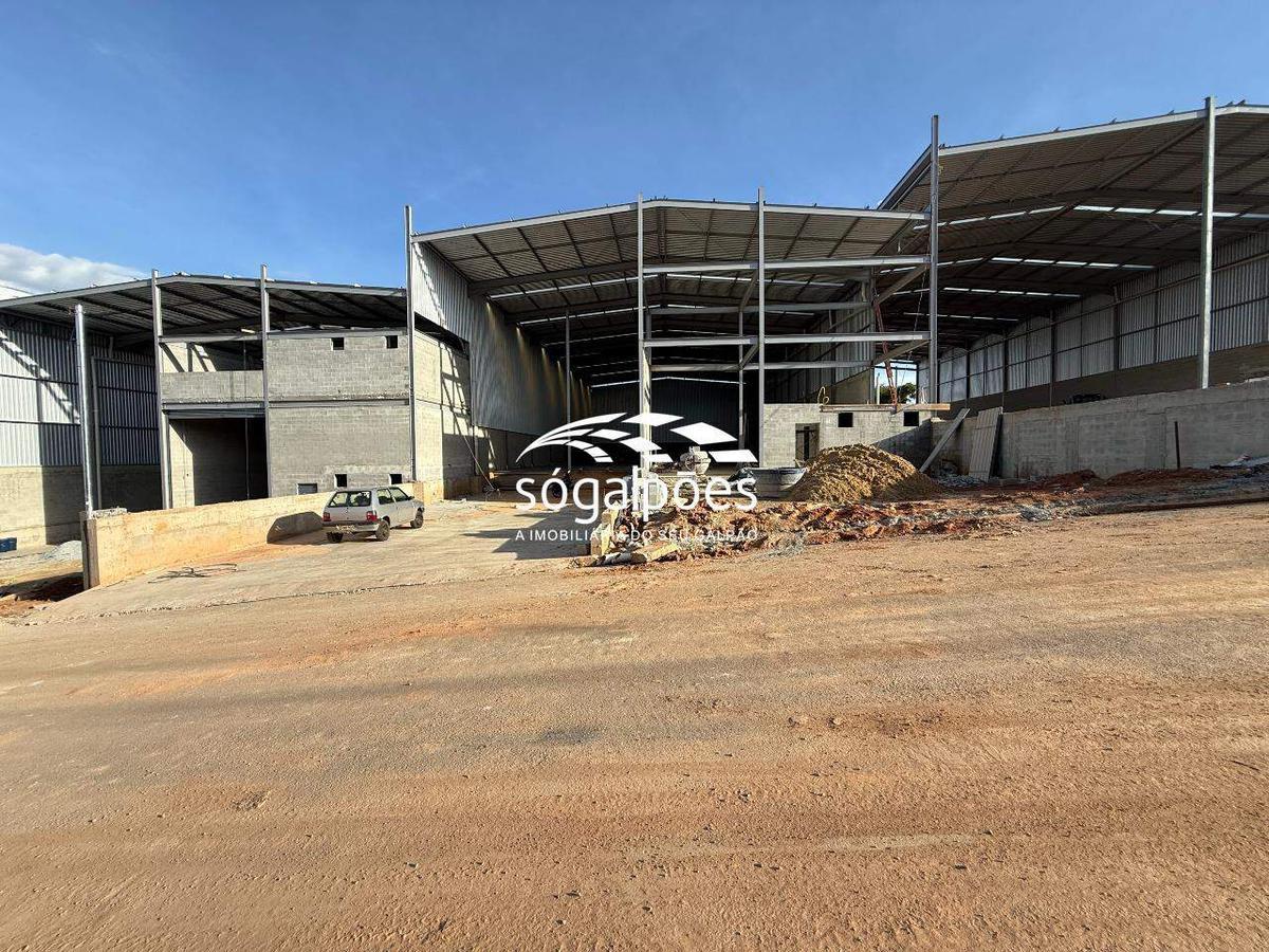 Galpão, Bandeirinhas, 15 Vagas