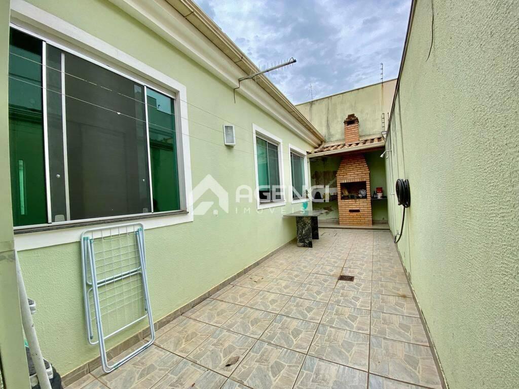 Casa, Cabral, 3 Quartos, 0 Vaga, 1 Suíte