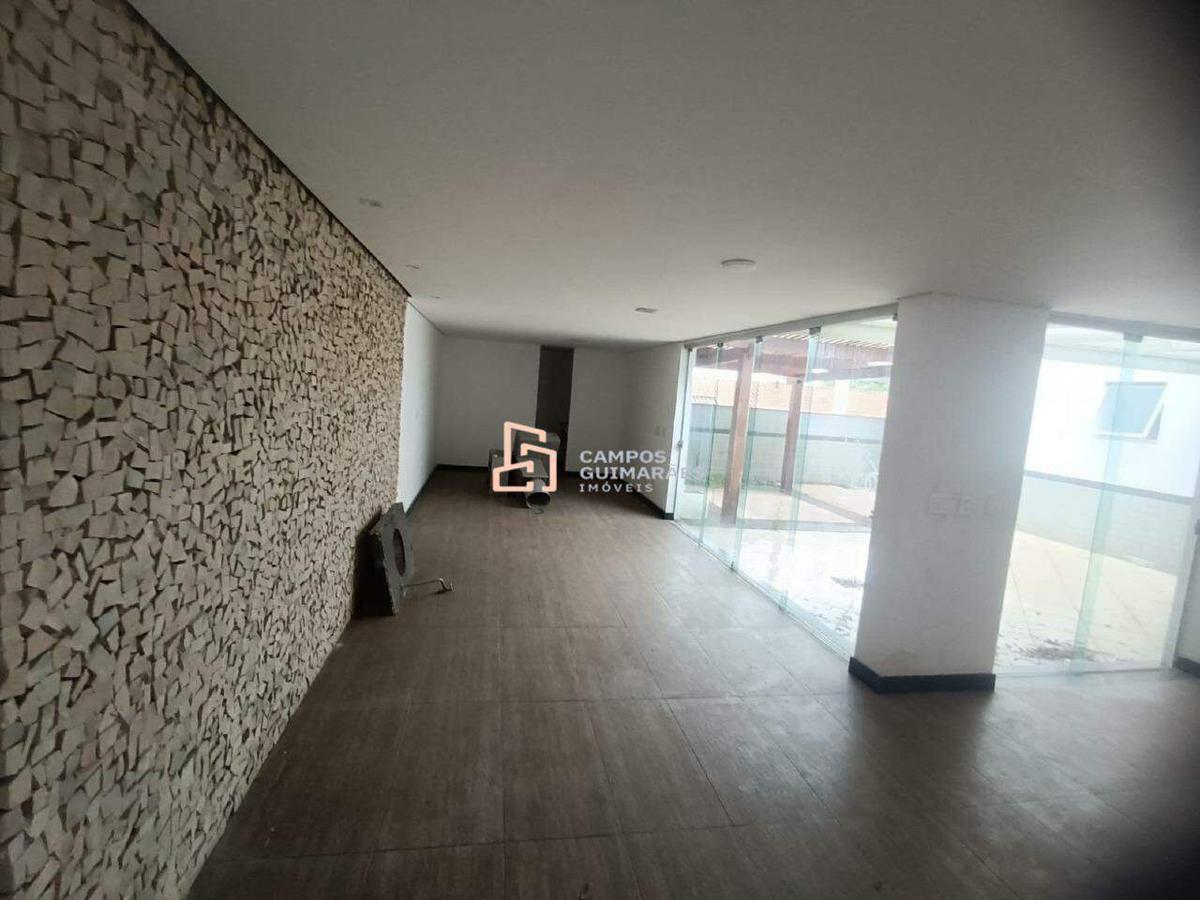 Casa Comercial, Barreiro, 3 Quartos, 4 Vagas, 1 Suíte