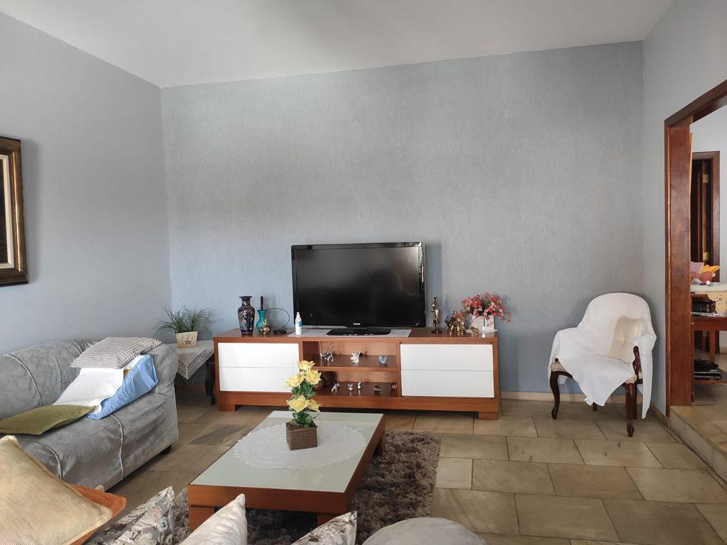 Casa, Rezende, 3 Quartos, 20 Vagas, 1 Suíte