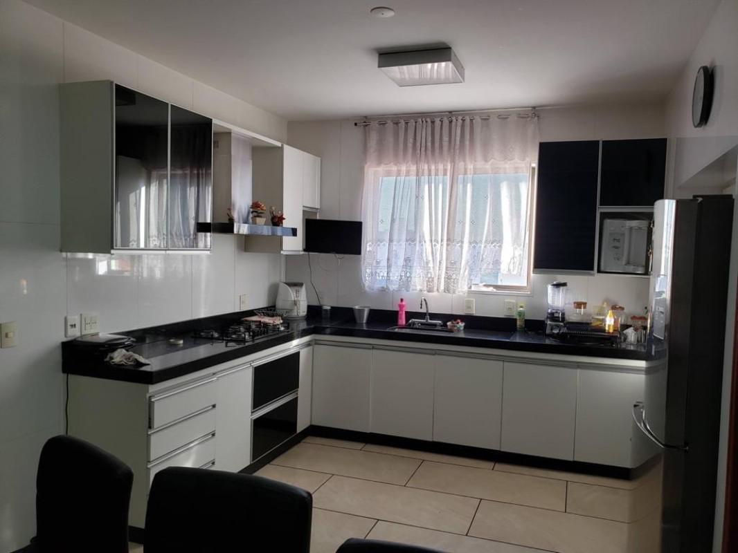 Casa, Fernão Dias, 4 Quartos, 5 Vagas, 2 Suítes