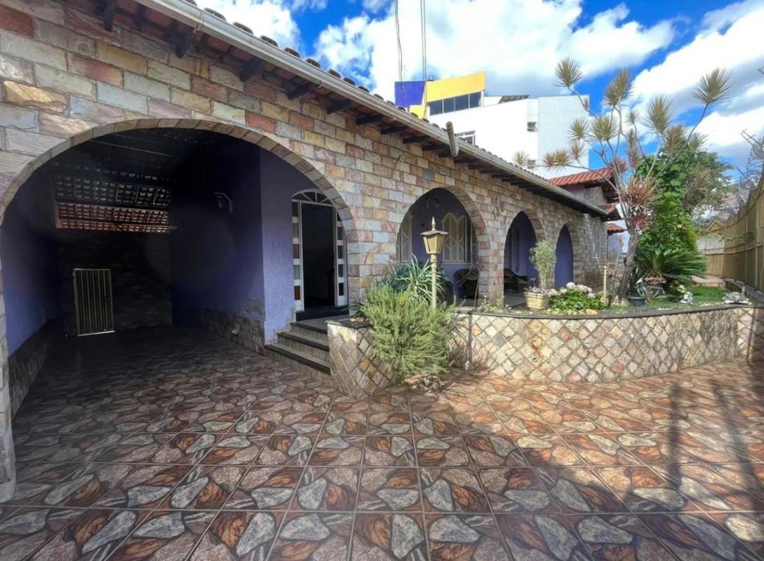 Casa, Fonte Grande, 4 Quartos, 5 Vagas, 1 Suíte