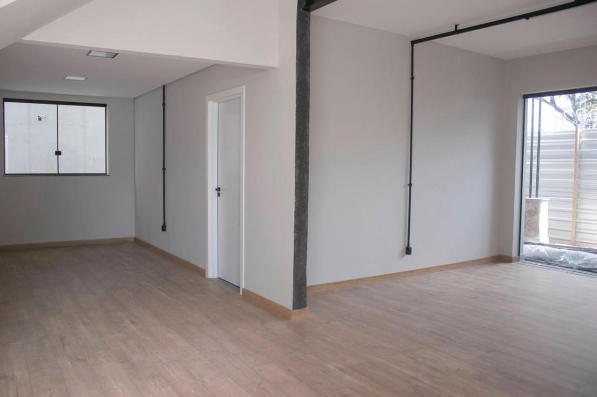 Casa Comercial, Colégio Batista, 5 Quartos, 3 Vagas