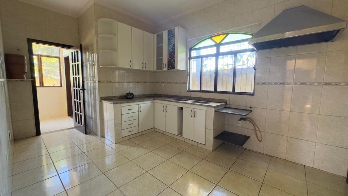 Casa, Bom Sossego, 5 Quartos, 8 Vagas, 2 Suítes