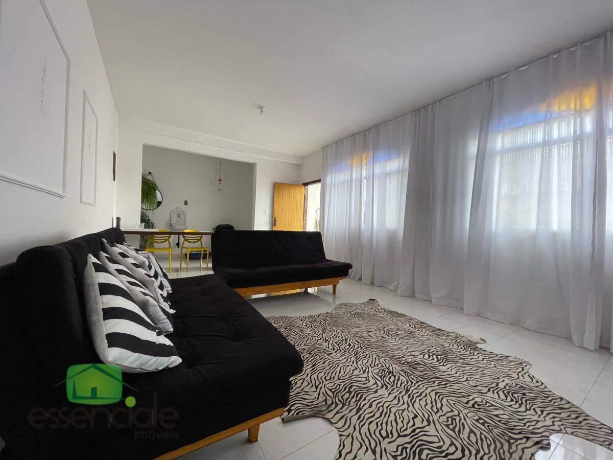 Casa, Santa Cruz Industrial, 3 Quartos, 5 Vagas, 1 Suíte