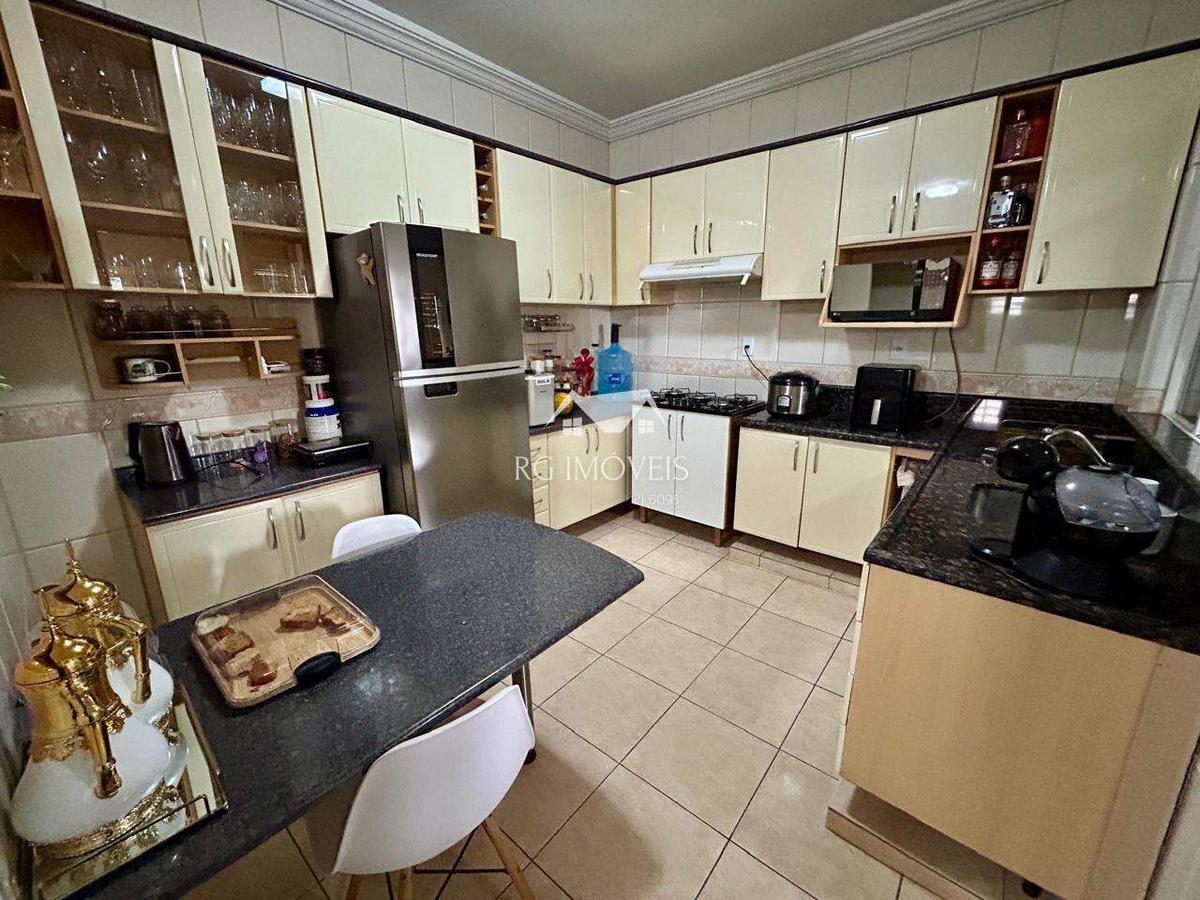 Casa, Milionários, 3 Quartos, 4 Vagas, 1 Suíte