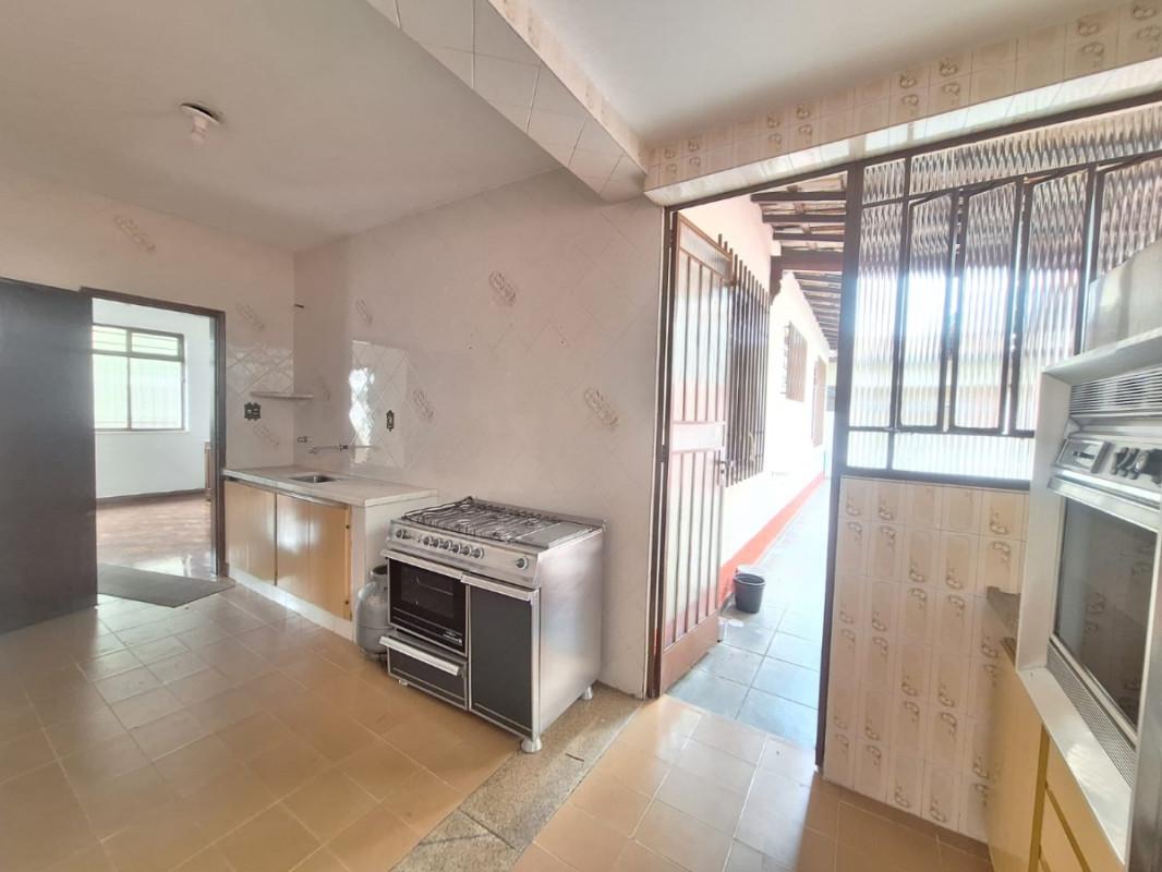 Casa Comercial, Cidade Nova, 4 Quartos, 2 Vagas, 1 Suíte