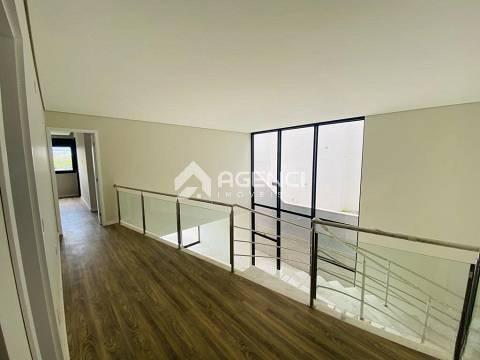 Apartamento, Portal do Sol, 4 Quartos, 0 Vaga, 3 Suítes