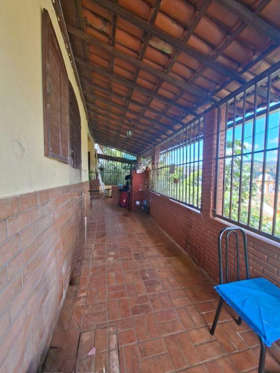 Casa, Centro, 4 Quartos, 0 Vaga