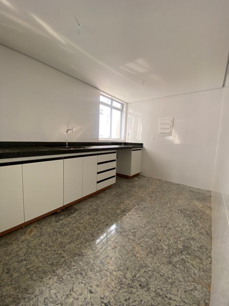 Cobertura, Funcionários, 2 Quartos, 2 Vagas, 2 Suítes