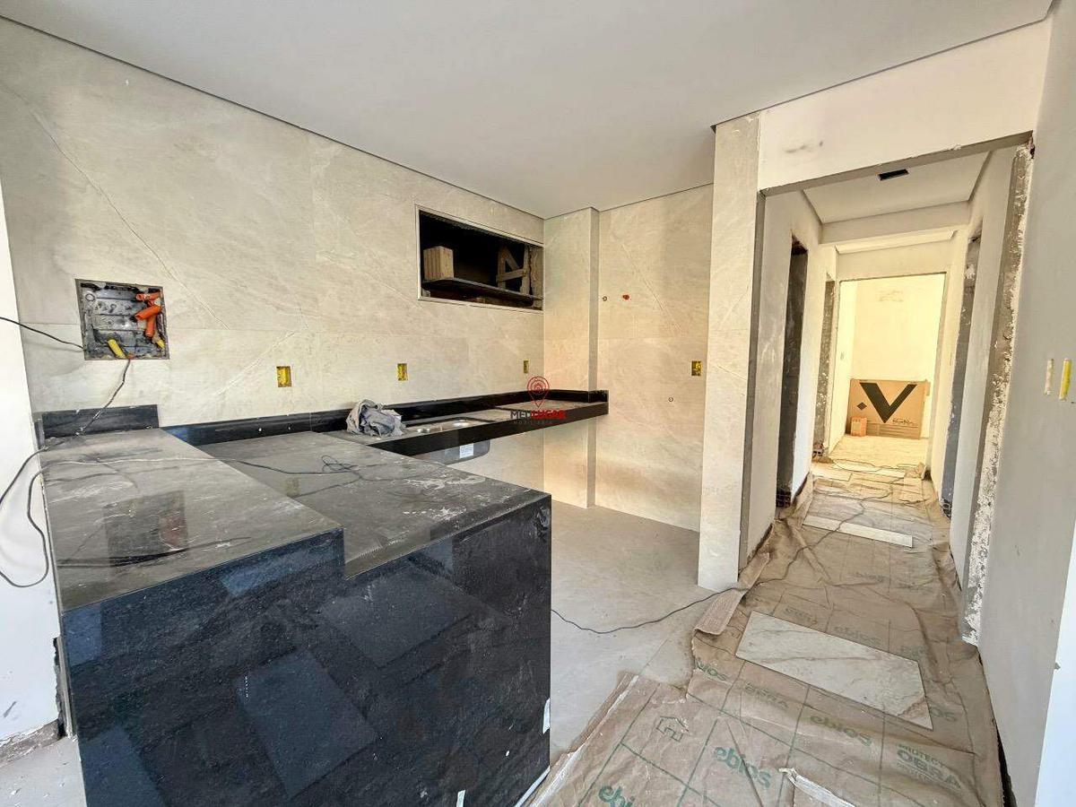 Apartamento, Barreiro, 3 Quartos, 3 Vagas, 1 Suíte