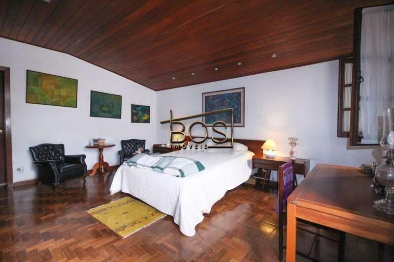 Casa, Serra, 4 Quartos, 5 Vagas, 1 Suíte