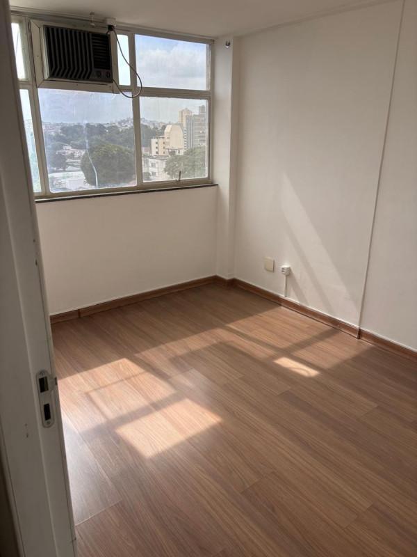 Sala, Barro Preto, 0 Quarto, 5 Vagas