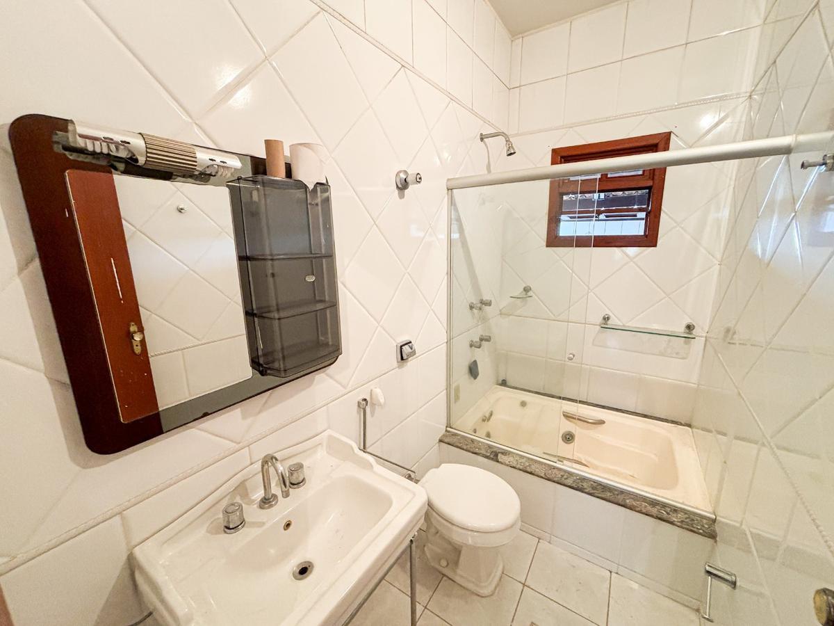 Casa, Três Barras, 5 Quartos, 2 Vagas, 1 Suíte