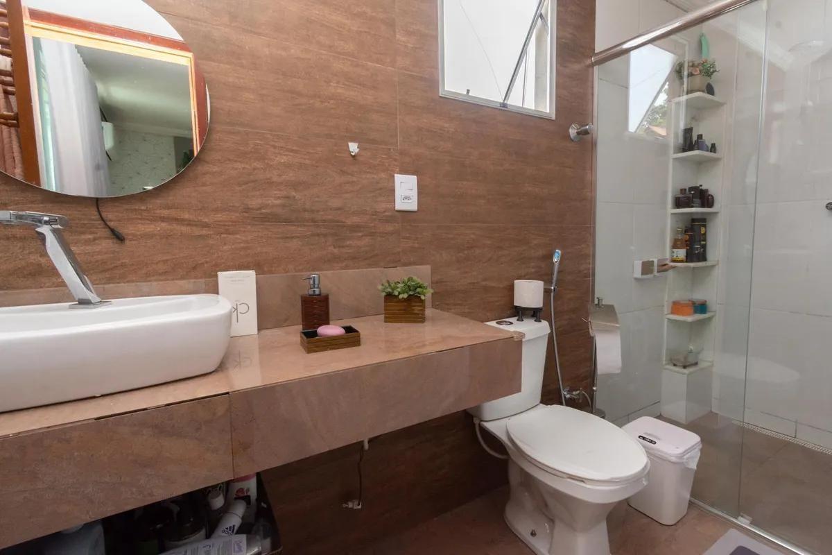 Casa, Teixeira Dias (barreiro), 3 Quartos, 3 Vagas, 1 Suíte
