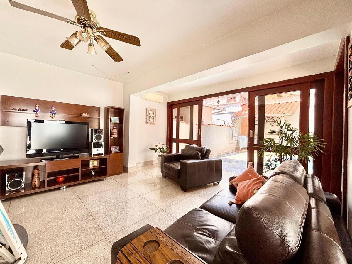 Casa, Castelo, 5 Quartos, 6 Vagas, 2 Suítes