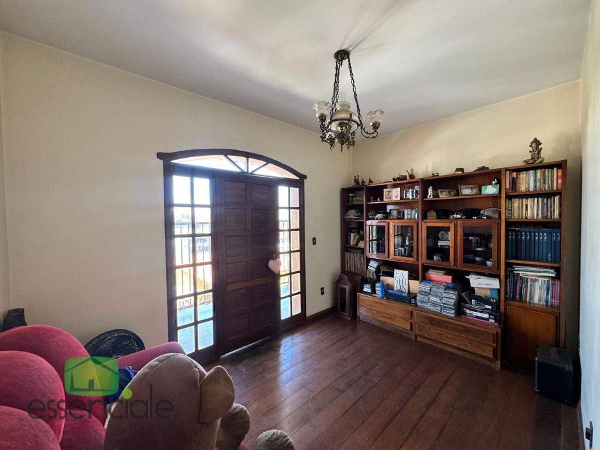 Casa, Três Barras, 6 Quartos, 2 Vagas, 1 Suíte